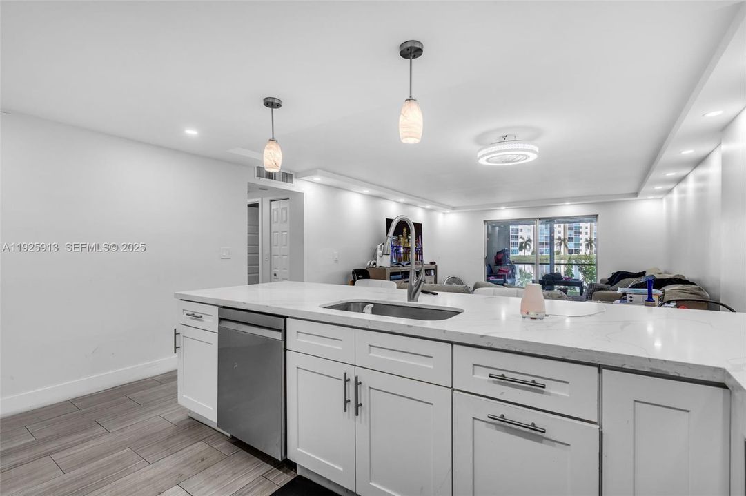 For Sale: $240,000 (2 beds, 2 baths, 1190 Square Feet)