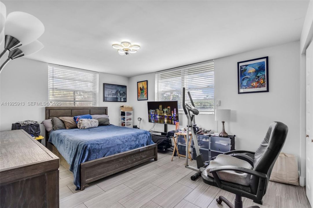 For Sale: $240,000 (2 beds, 2 baths, 1190 Square Feet)