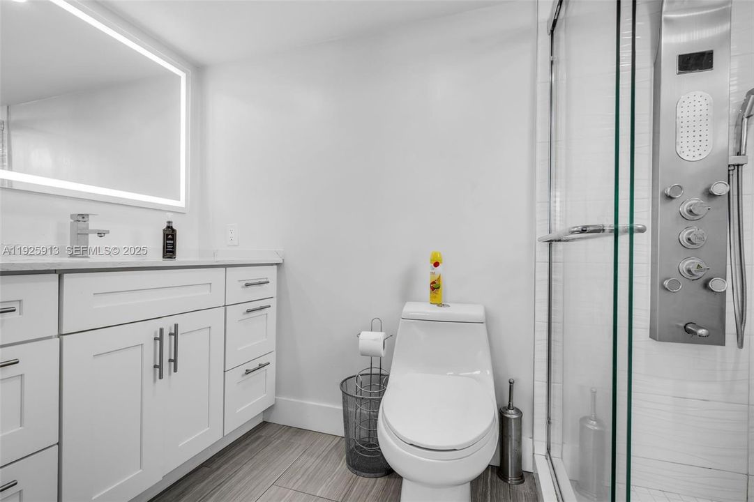 For Sale: $240,000 (2 beds, 2 baths, 1190 Square Feet)