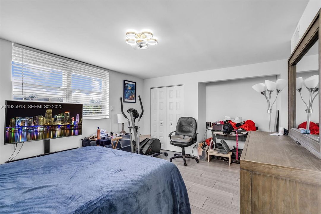 For Sale: $240,000 (2 beds, 2 baths, 1190 Square Feet)