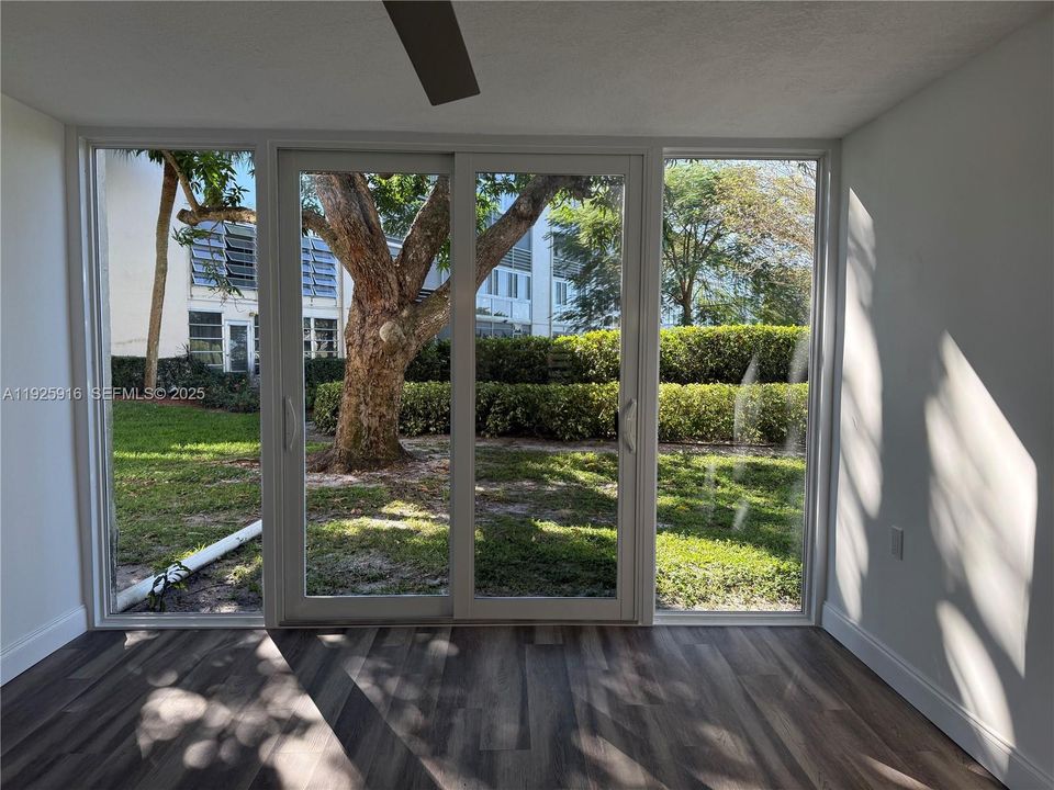 待售: $185,000 (2 贝兹, 2 浴室, 962 平方英尺)