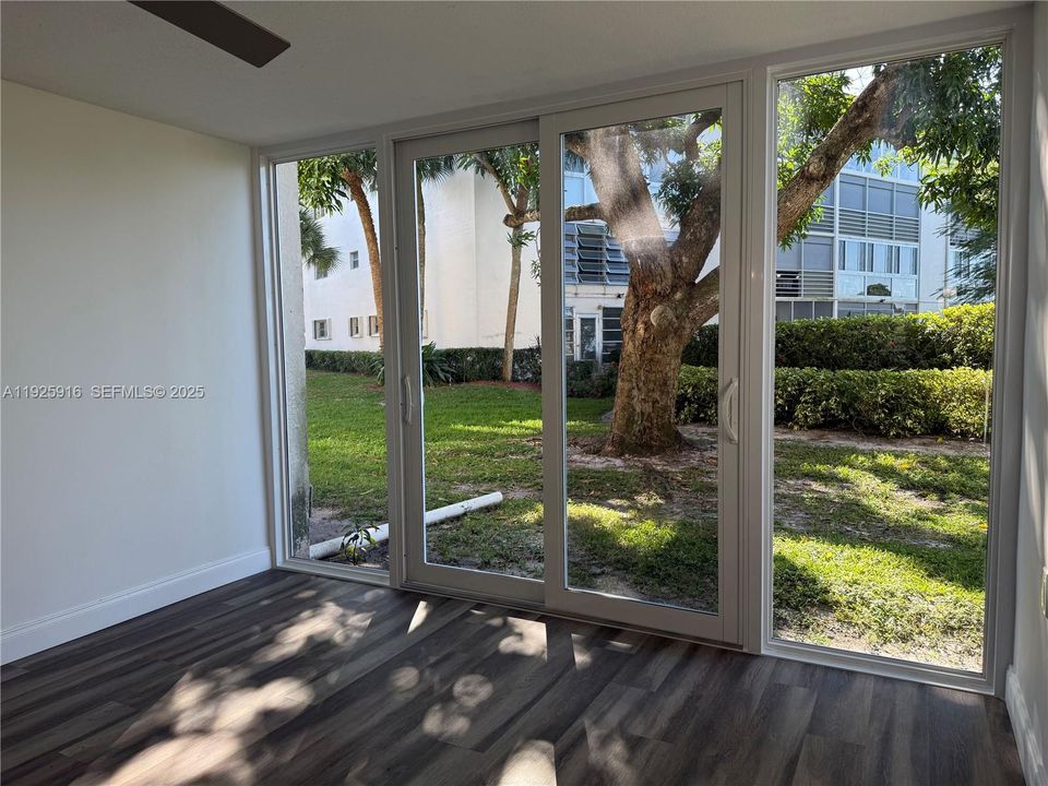 待售: $185,000 (2 贝兹, 2 浴室, 962 平方英尺)