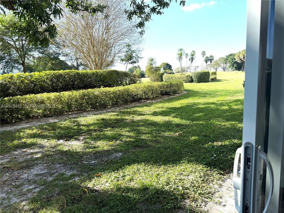 待售: $185,000 (2 贝兹, 2 浴室, 962 平方英尺)