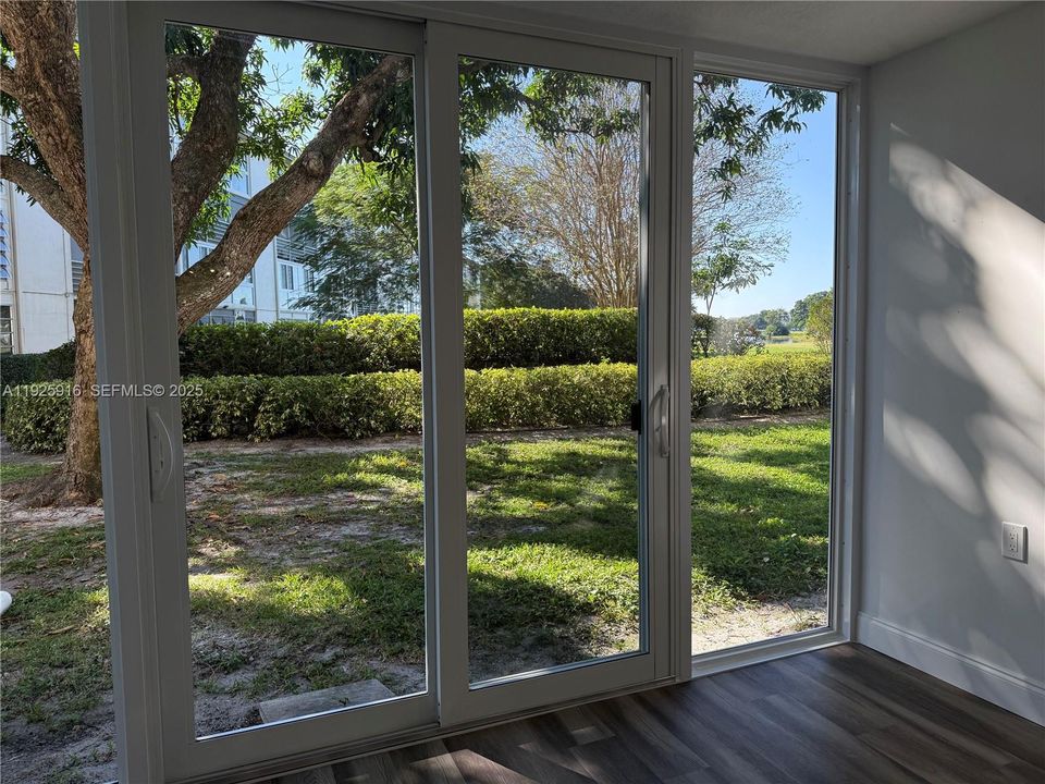 待售: $185,000 (2 贝兹, 2 浴室, 962 平方英尺)