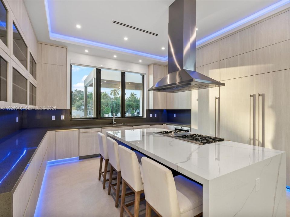 En Venta: $7,499,000 (5 camas, 5 baños, 6026 Pies cuadrados)