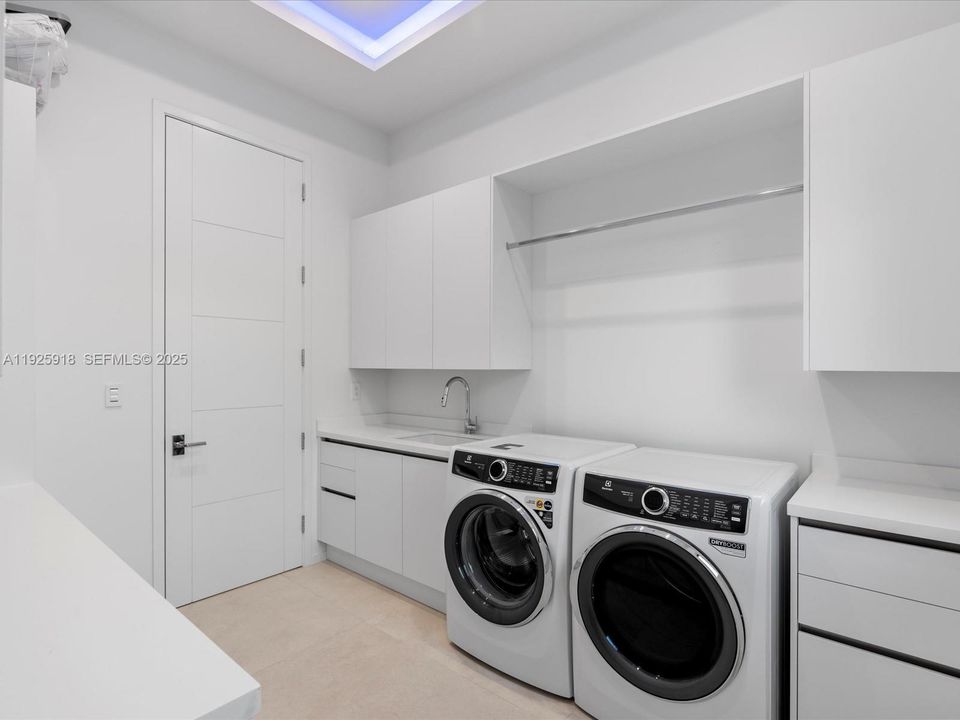 En Venta: $7,499,000 (5 camas, 5 baños, 6026 Pies cuadrados)