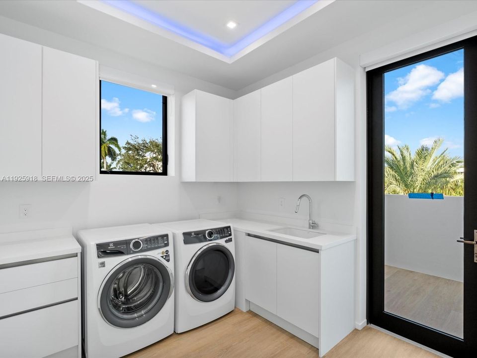 En Venta: $7,499,000 (5 camas, 5 baños, 6026 Pies cuadrados)