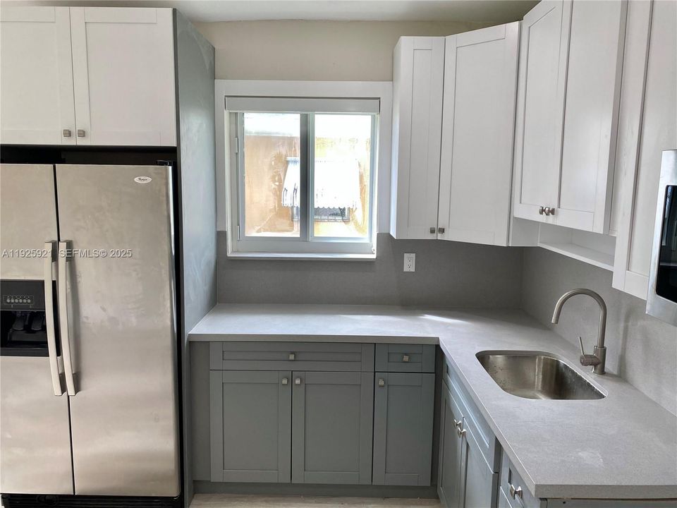 出租: $1,900 (1 贝兹, 1 浴室, 750 平方英尺)