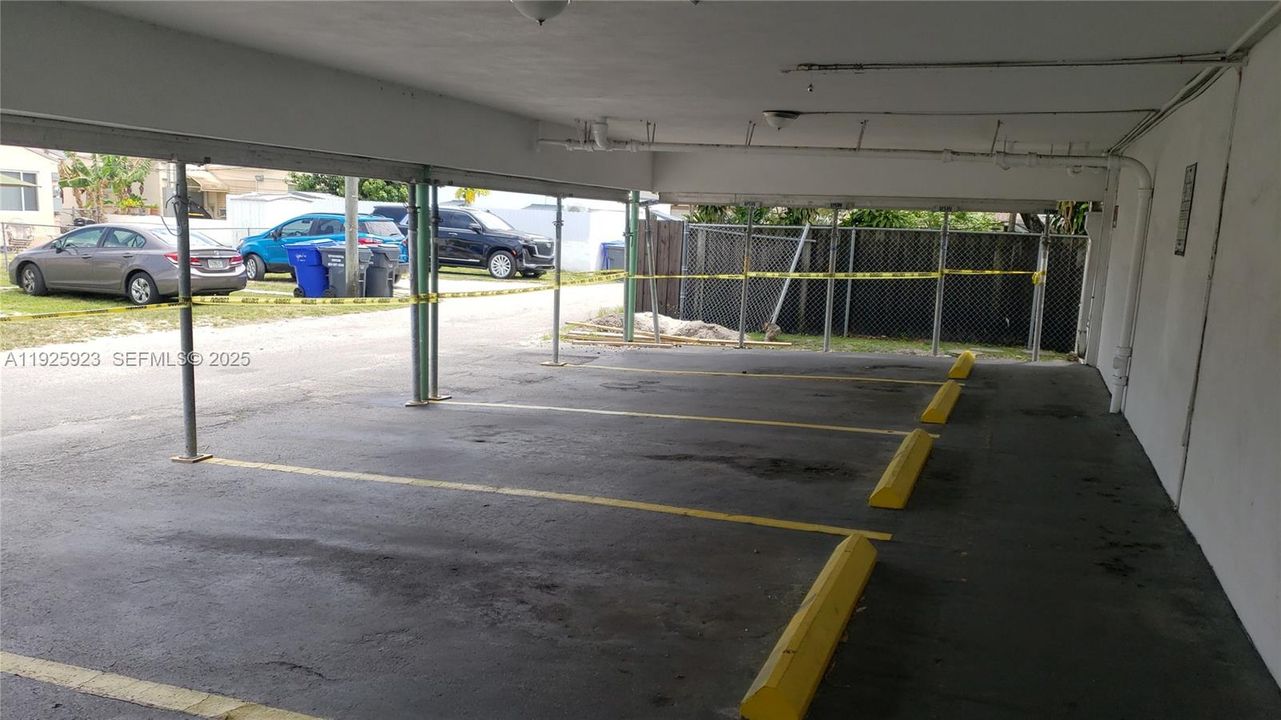 出租: $1,900 (2 贝兹, 2 浴室, 1040 平方英尺)