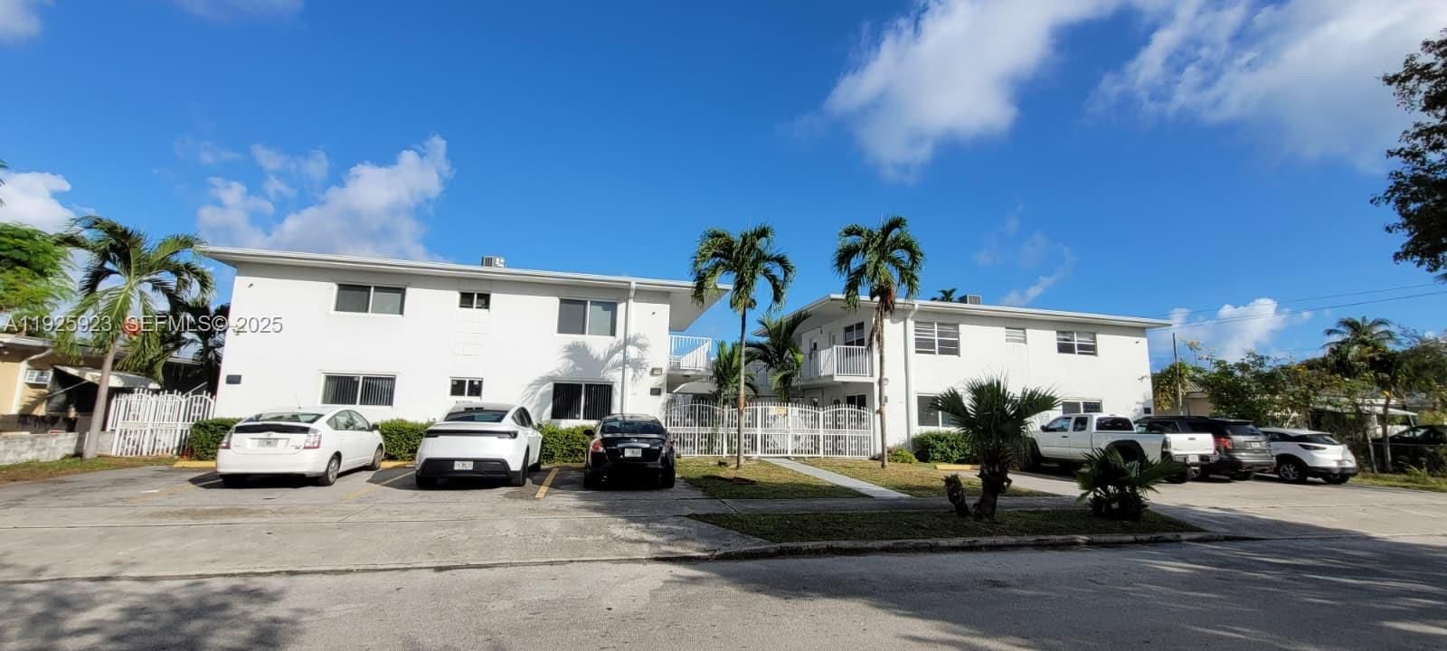 出租: $1,900 (2 贝兹, 2 浴室, 1040 平方英尺)