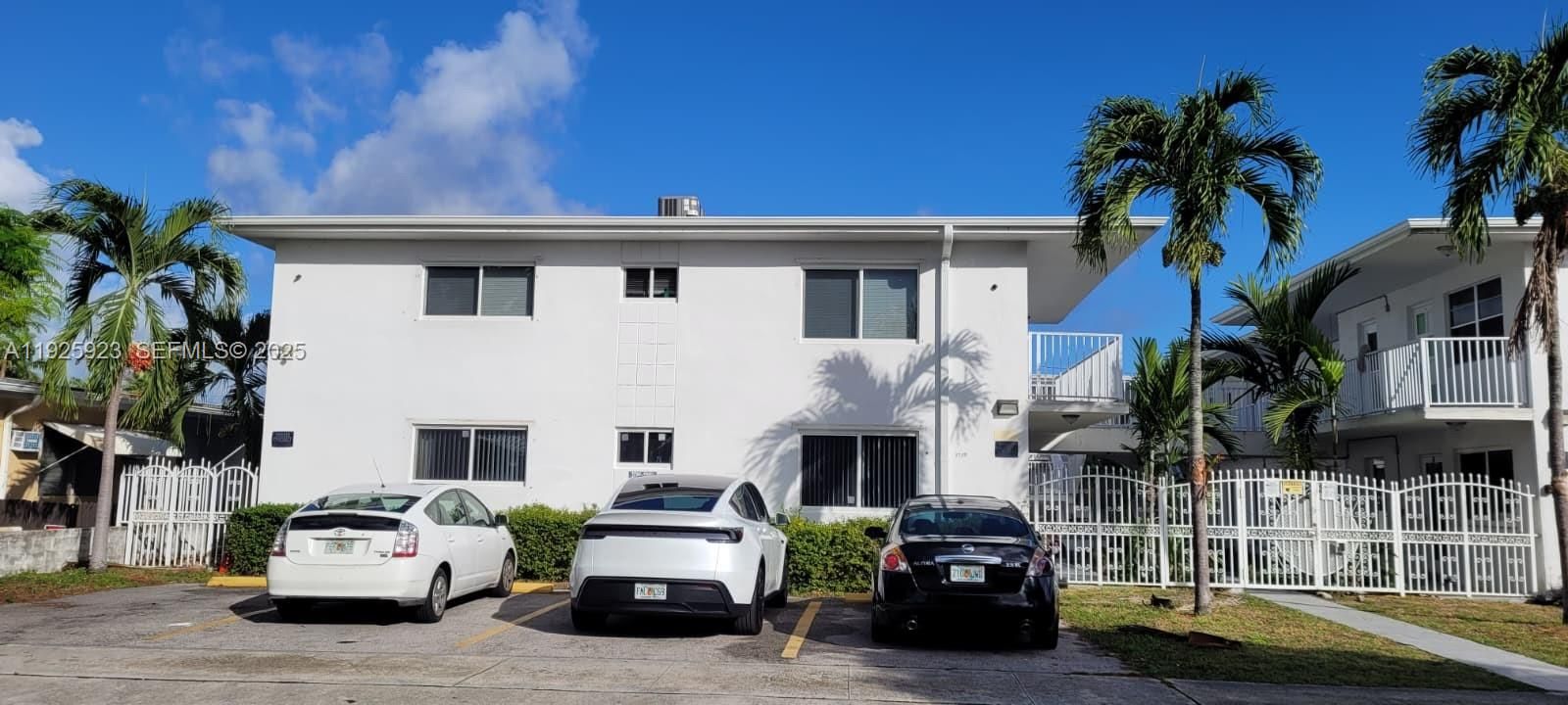 出租: $1,900 (2 贝兹, 2 浴室, 1040 平方英尺)