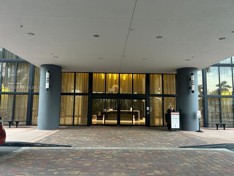 待售: $445,000 (1 贝兹, 1 浴室, 777 平方英尺)