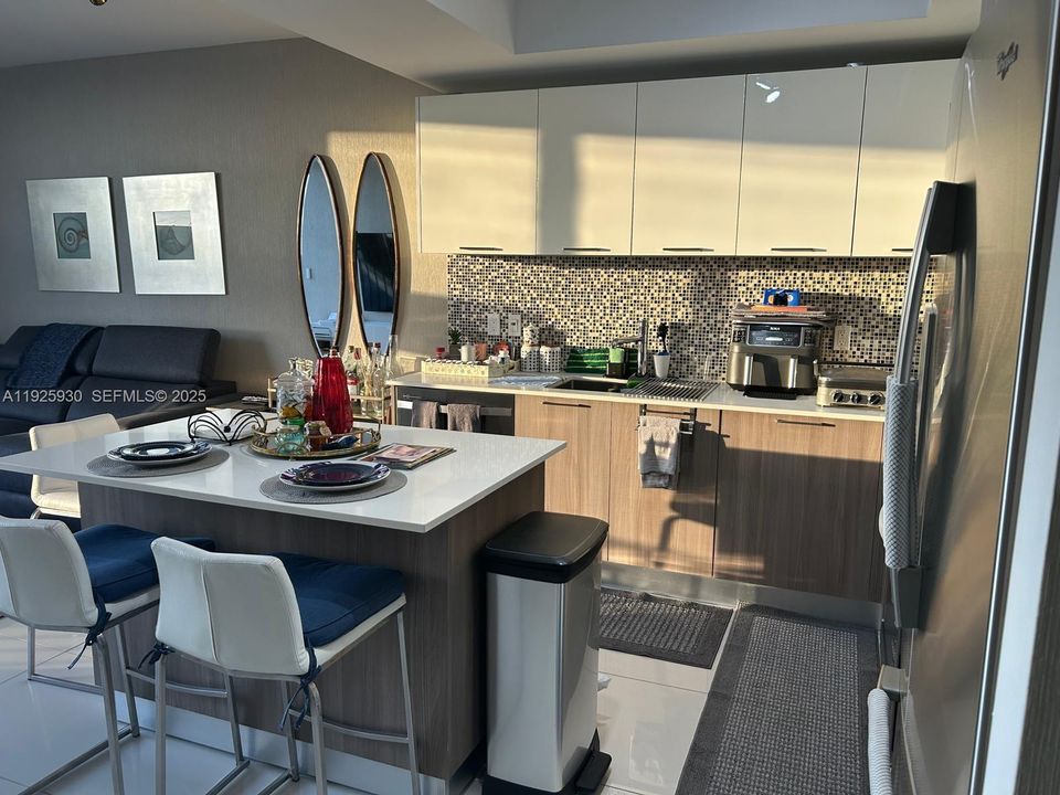 待售: $445,000 (1 贝兹, 1 浴室, 777 平方英尺)