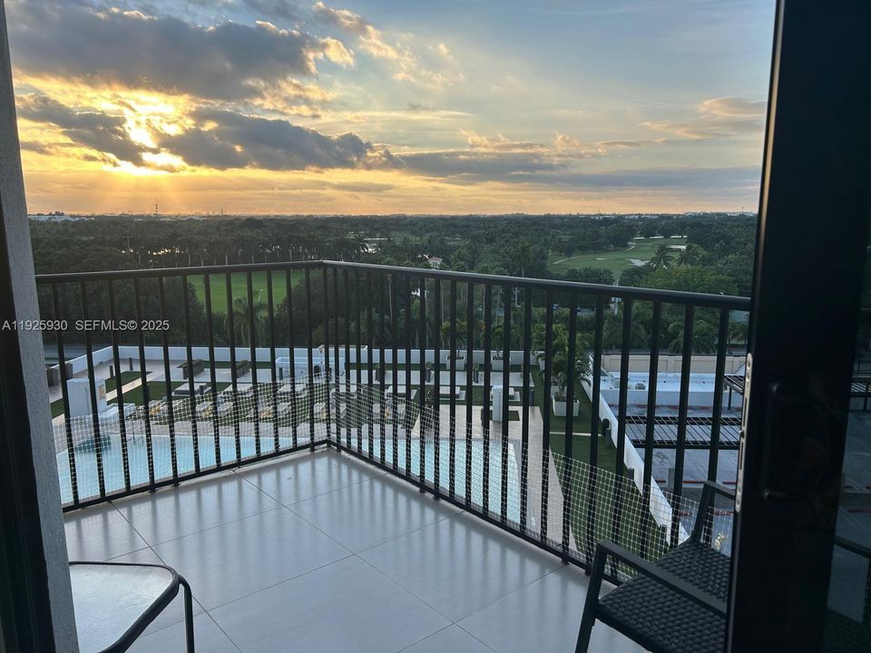 待售: $445,000 (1 贝兹, 1 浴室, 777 平方英尺)