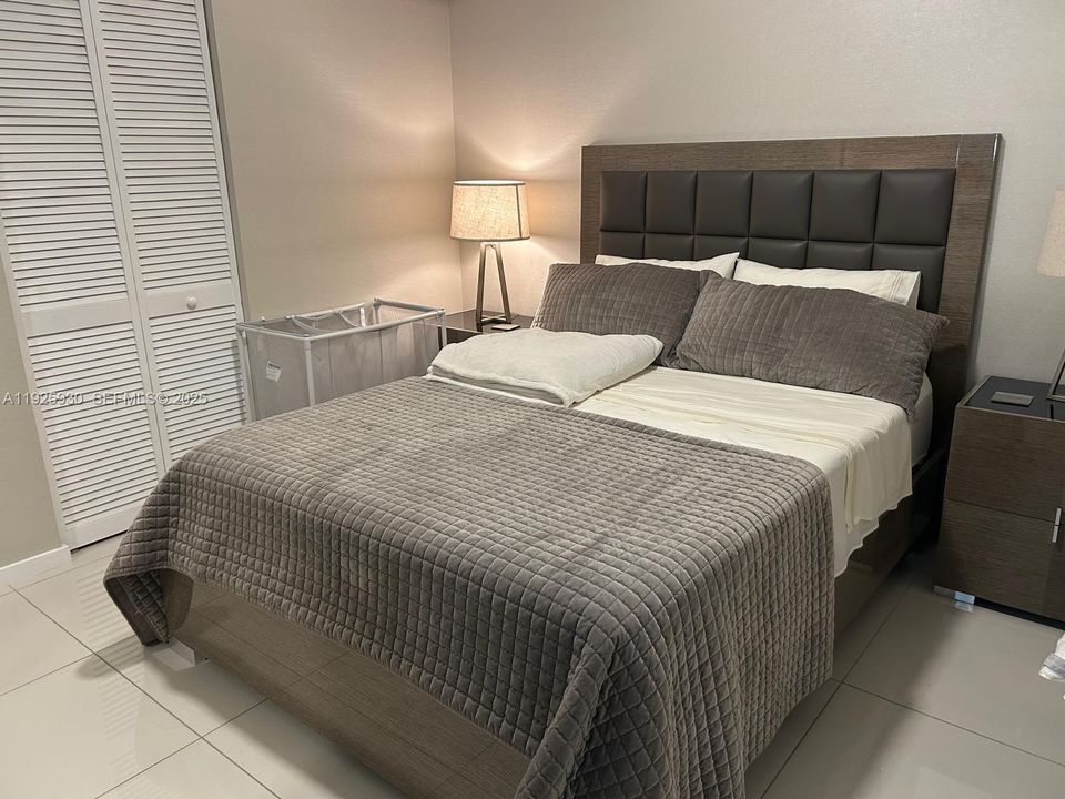 待售: $445,000 (1 贝兹, 1 浴室, 777 平方英尺)