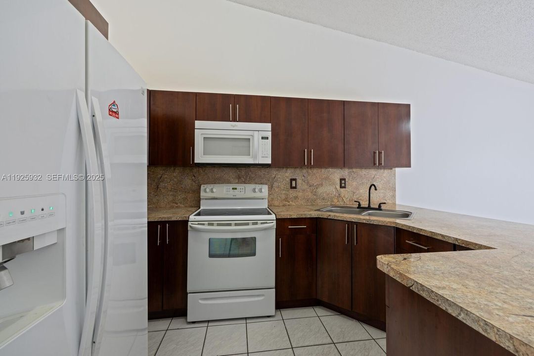 For Rent: $3,500 (3 beds, 2 baths, 1144 Square Feet)
