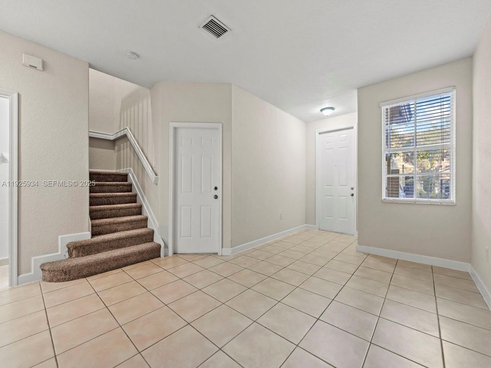 En Venta: $339,999 (3 camas, 2 baños, 1732 Pies cuadrados)