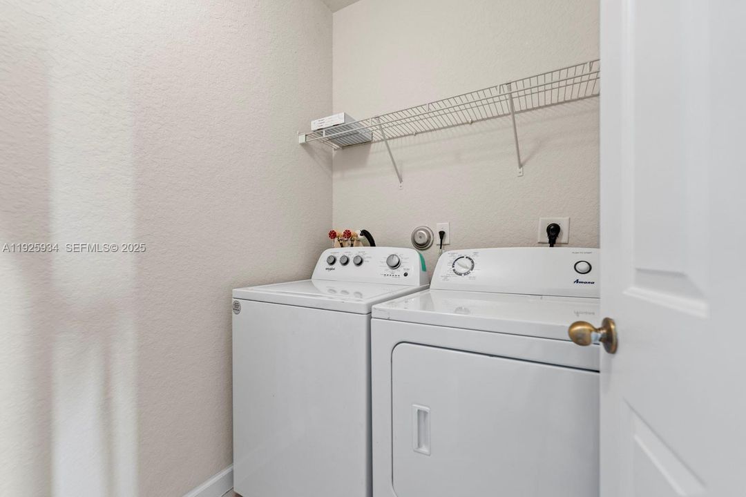 En Venta: $339,999 (3 camas, 2 baños, 1732 Pies cuadrados)