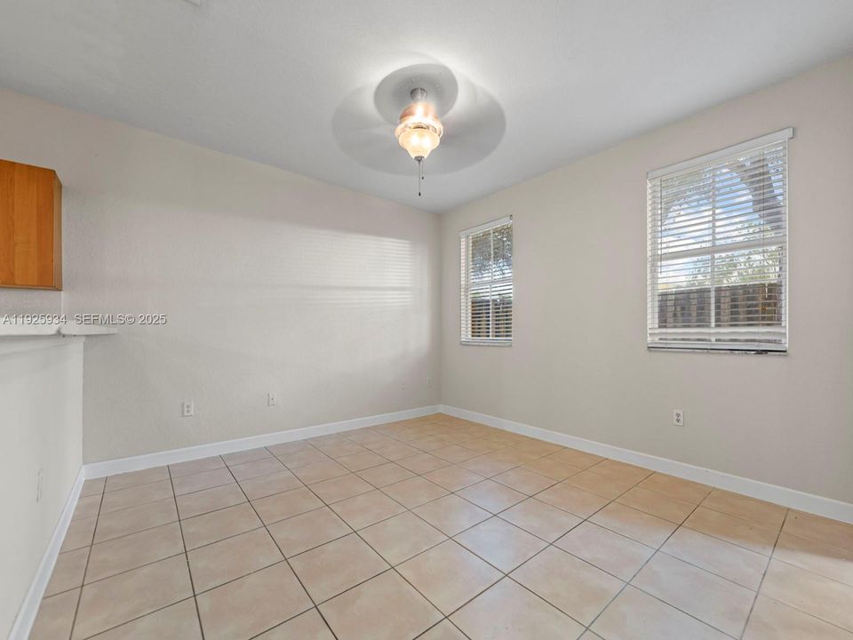 En Venta: $339,999 (3 camas, 2 baños, 1732 Pies cuadrados)