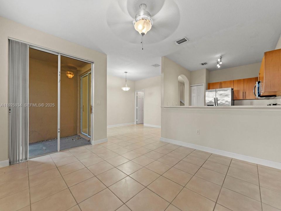 En Venta: $339,999 (3 camas, 2 baños, 1732 Pies cuadrados)