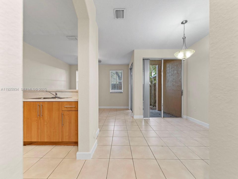 En Venta: $339,999 (3 camas, 2 baños, 1732 Pies cuadrados)