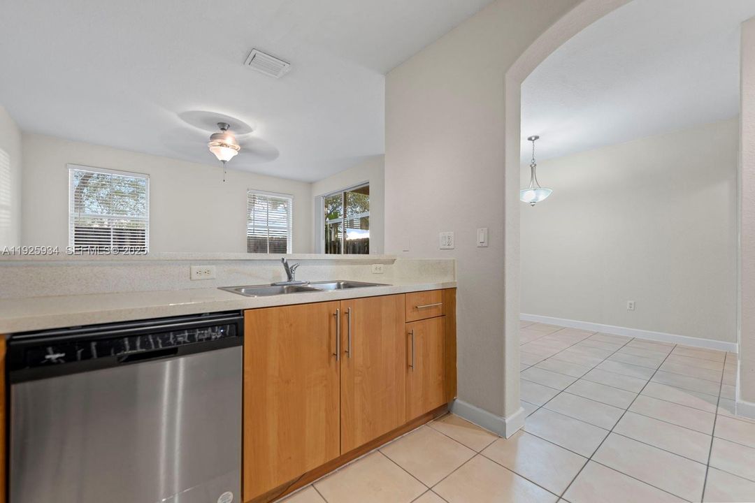 En Venta: $339,999 (3 camas, 2 baños, 1732 Pies cuadrados)