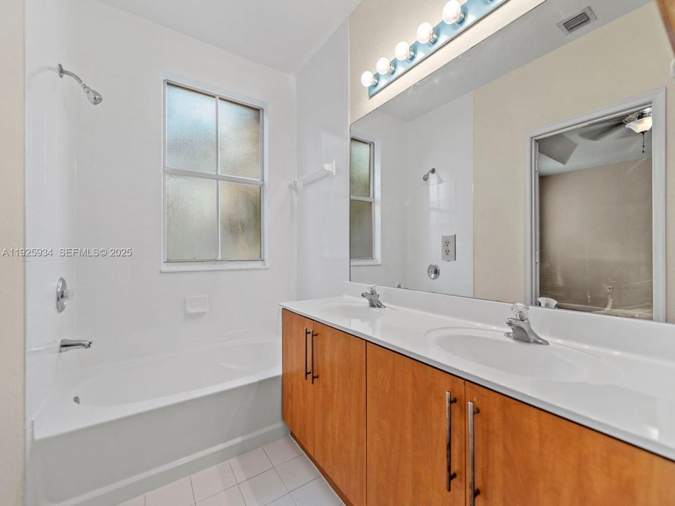 En Venta: $339,999 (3 camas, 2 baños, 1732 Pies cuadrados)