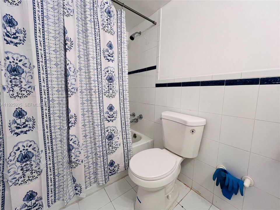 For Sale: $218,000 (2 beds, 1 baths, 924 Square Feet)