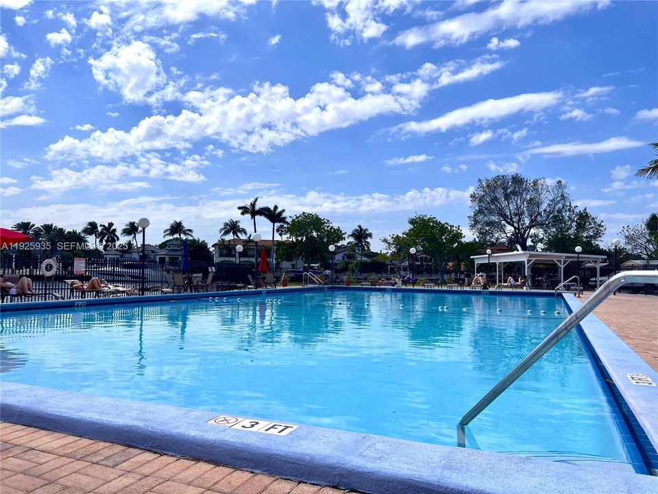 For Sale: $218,000 (2 beds, 1 baths, 924 Square Feet)