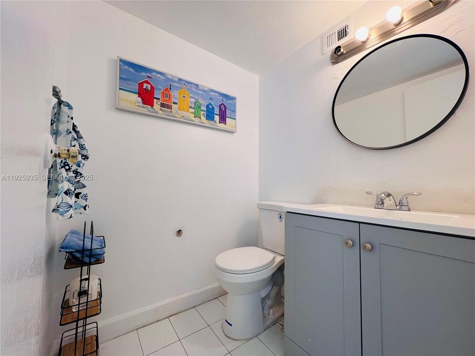 For Sale: $218,000 (2 beds, 1 baths, 924 Square Feet)