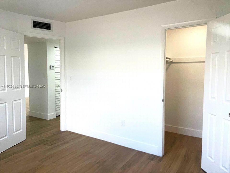 For Rent: $2,600 (2 beds, 1 baths, 830 Square Feet)