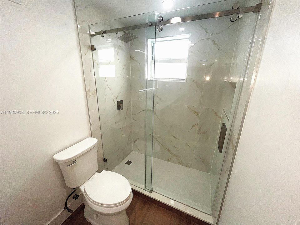 For Rent: $2,600 (2 beds, 1 baths, 830 Square Feet)