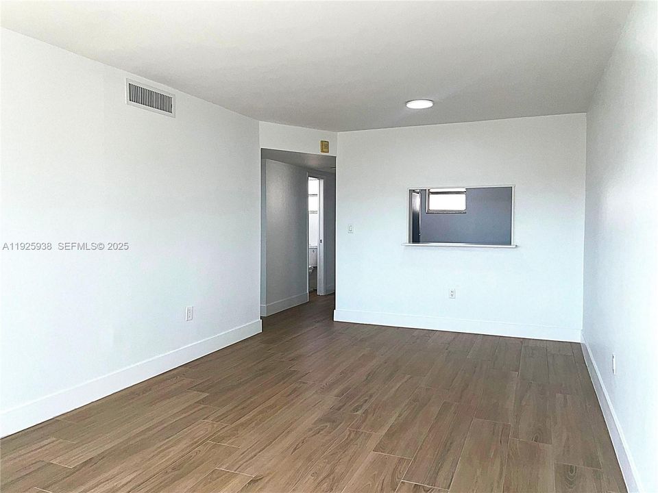 For Rent: $2,600 (2 beds, 1 baths, 830 Square Feet)