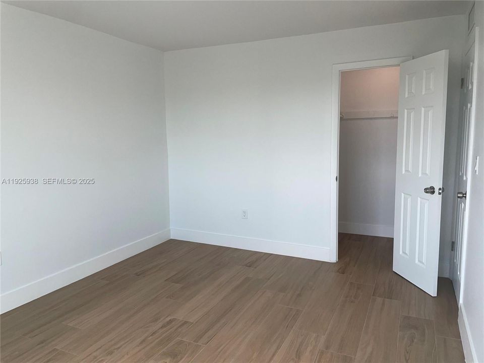 For Rent: $2,600 (2 beds, 1 baths, 830 Square Feet)