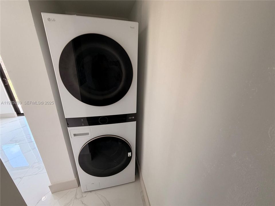 For Sale: $699,999 (3 beds, 2 baths, 1442 Square Feet)