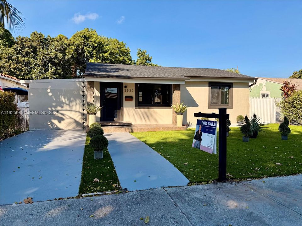 For Sale: $699,999 (3 beds, 2 baths, 1442 Square Feet)