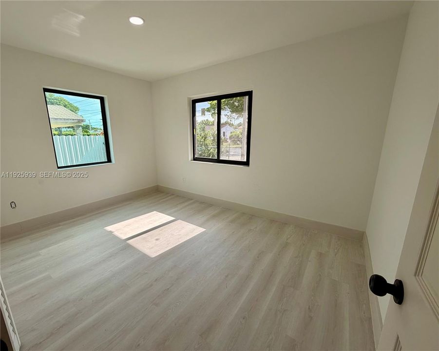 For Sale: $699,999 (3 beds, 2 baths, 1442 Square Feet)