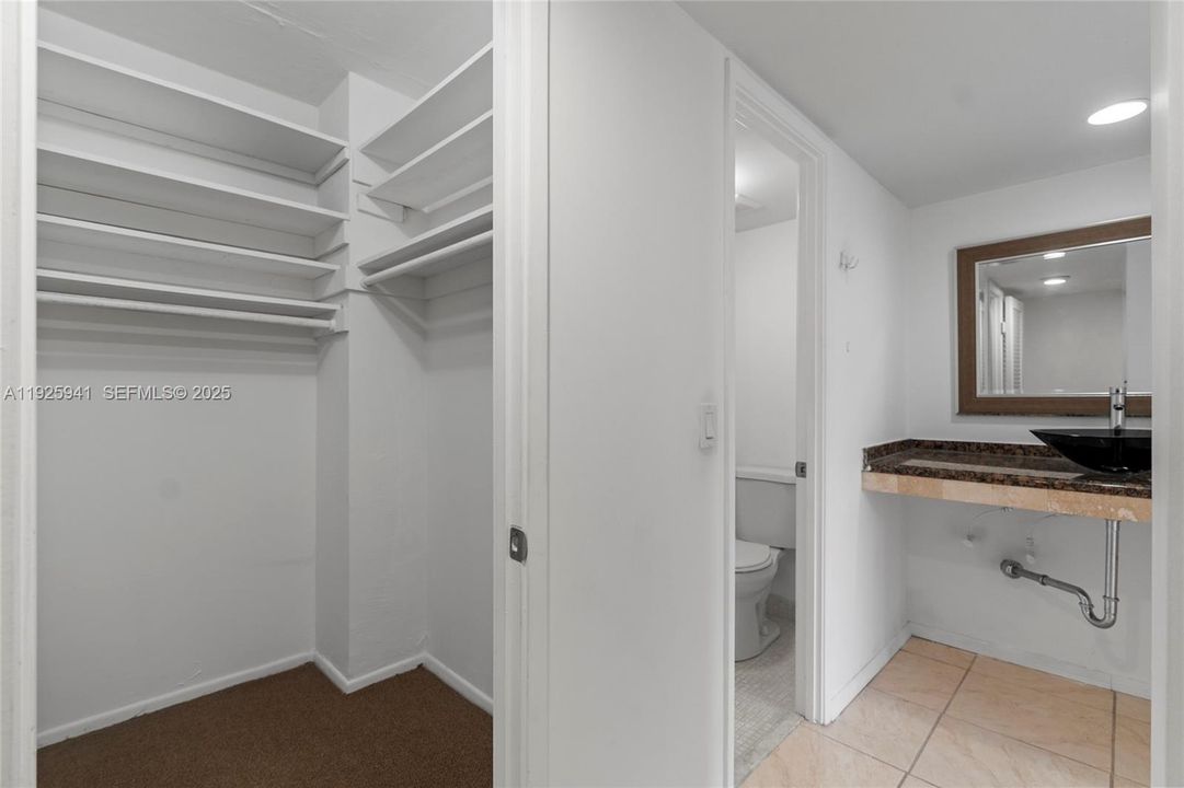 For Sale: $215,000 (2 beds, 2 baths, 1140 Square Feet)