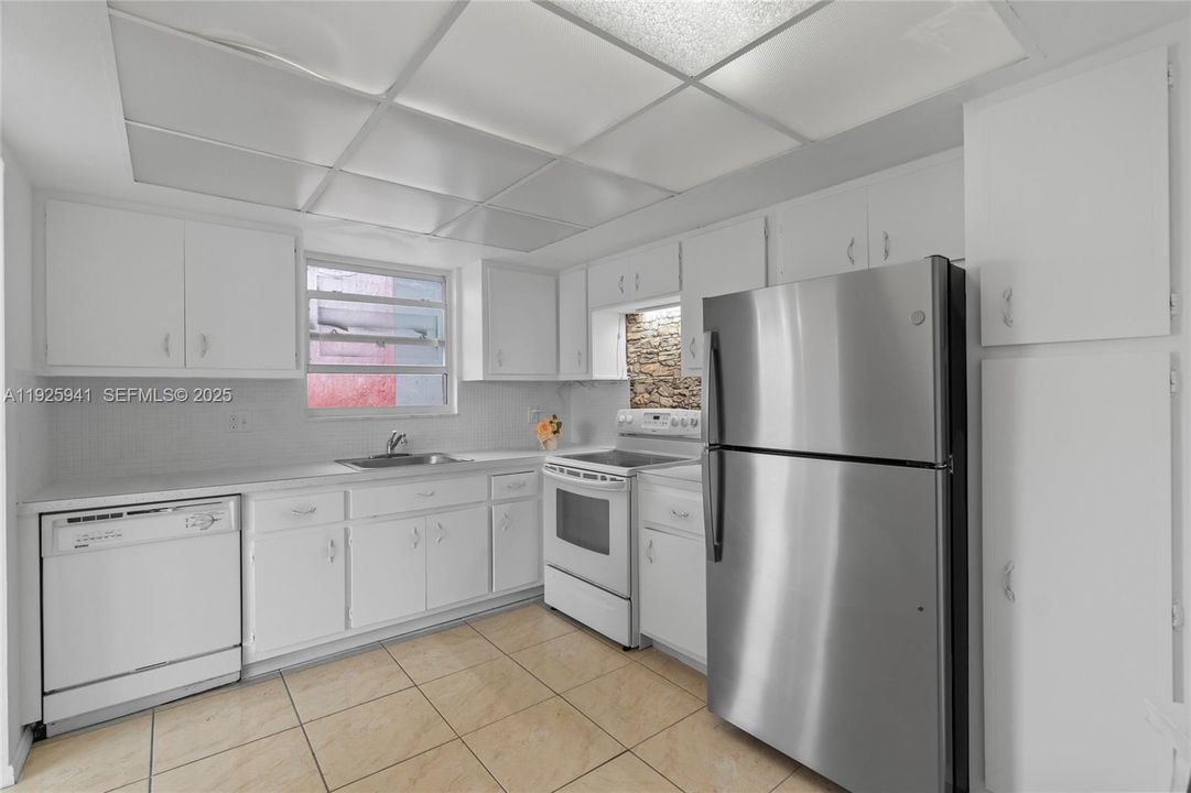 For Sale: $215,000 (2 beds, 2 baths, 1140 Square Feet)