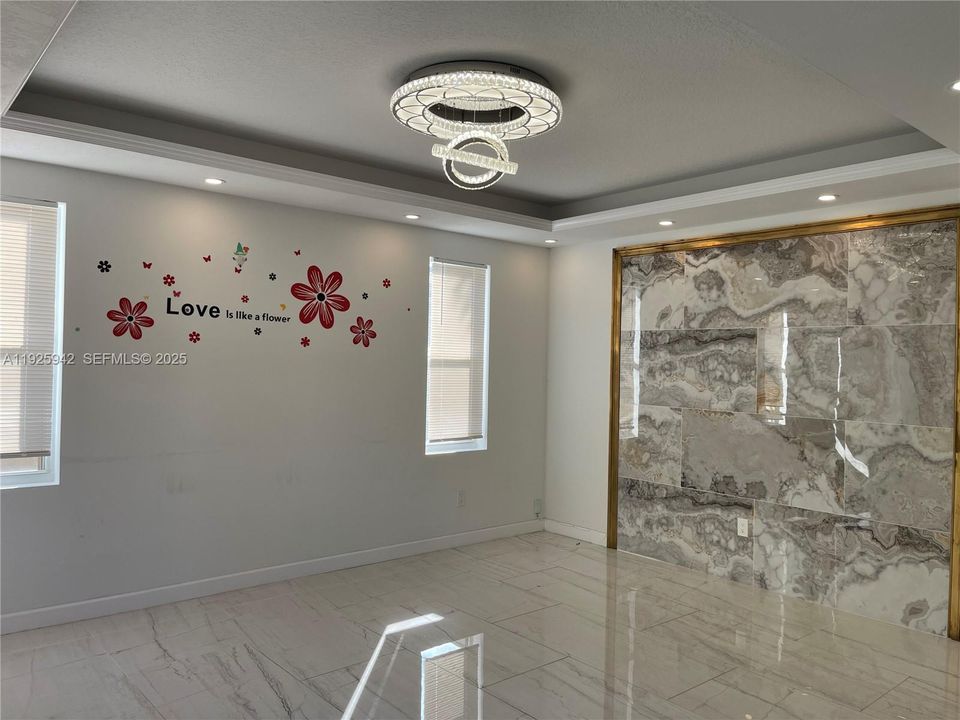 出租: $3,500 (4 贝兹, 2 浴室, 1852 平方英尺)