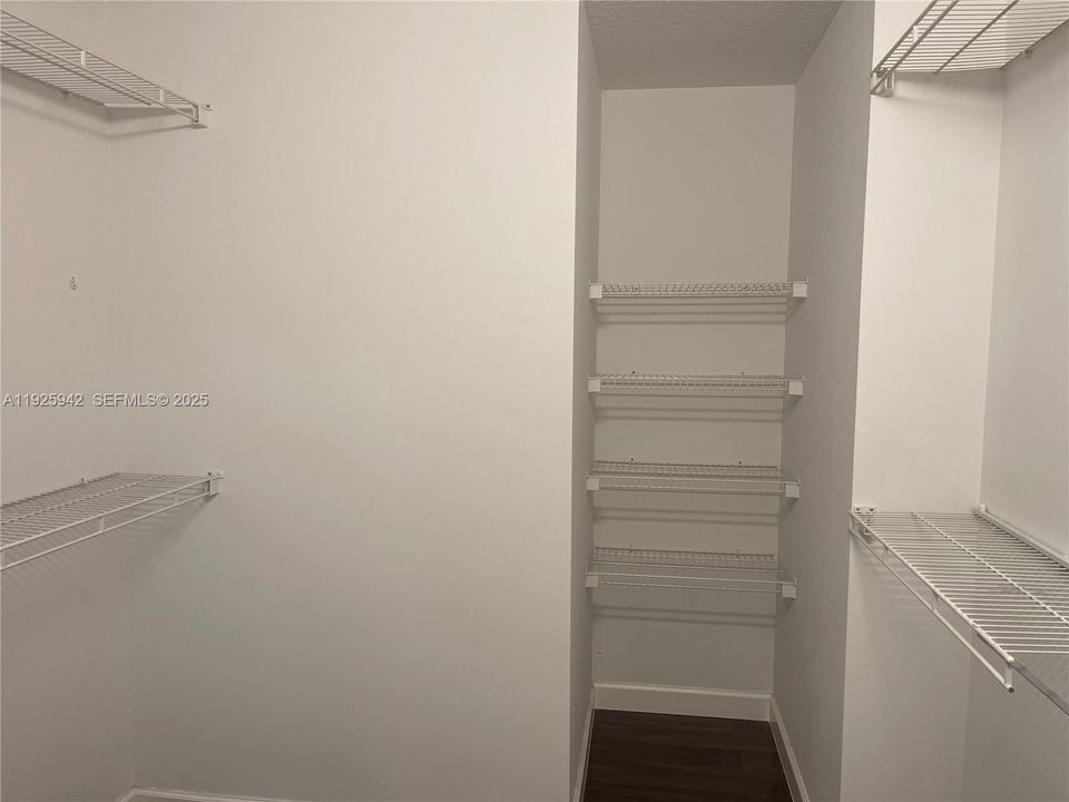 出租: $3,500 (4 贝兹, 2 浴室, 1852 平方英尺)