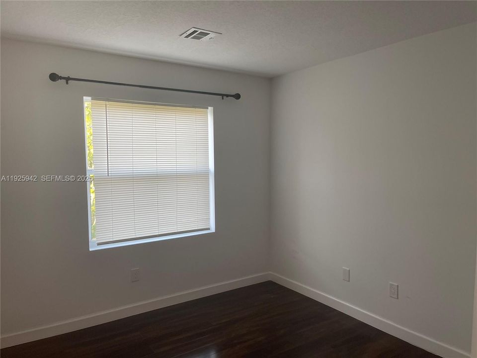 出租: $3,500 (4 贝兹, 2 浴室, 1852 平方英尺)