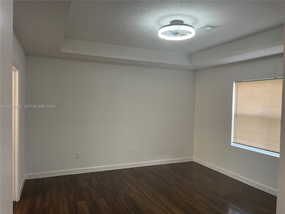 出租: $3,500 (4 贝兹, 2 浴室, 1852 平方英尺)