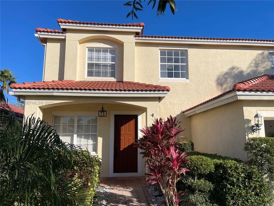 出租: $3,500 (4 贝兹, 2 浴室, 1852 平方英尺)