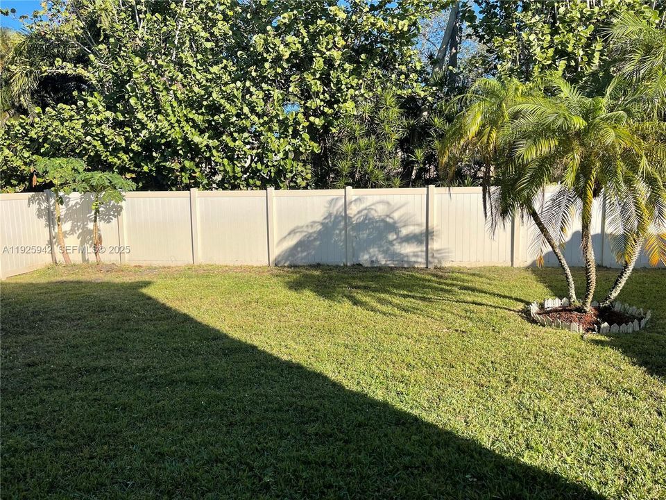 出租: $3,500 (4 贝兹, 2 浴室, 1852 平方英尺)