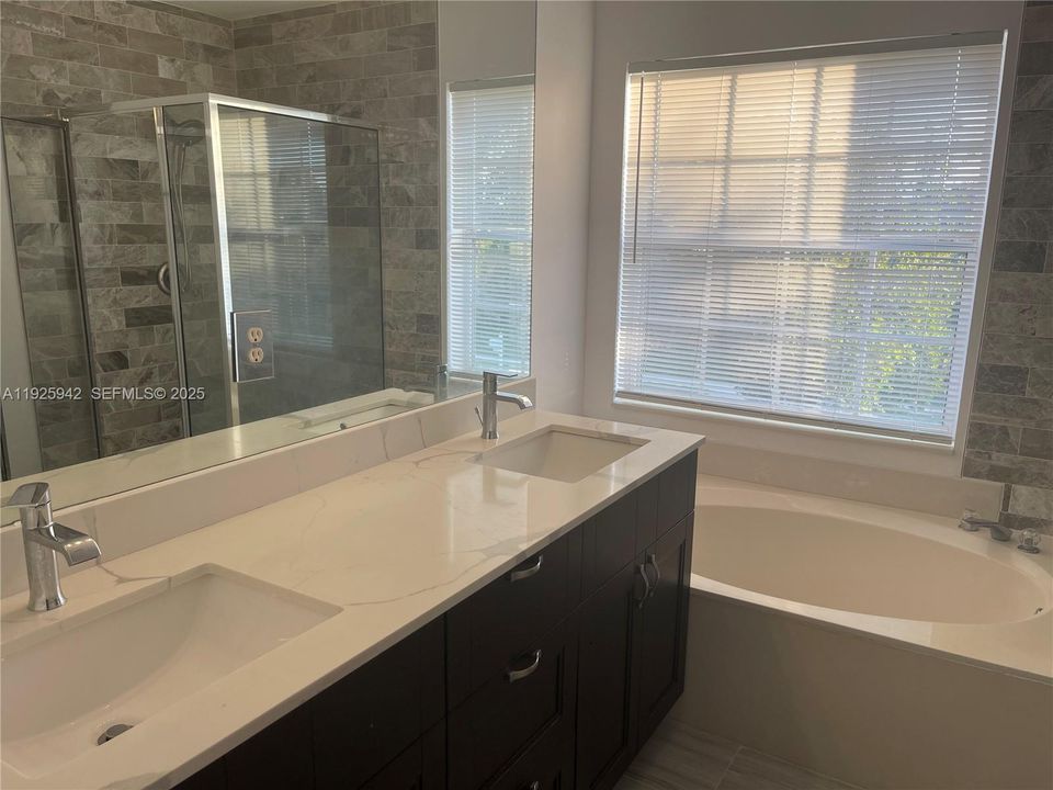 出租: $3,500 (4 贝兹, 2 浴室, 1852 平方英尺)