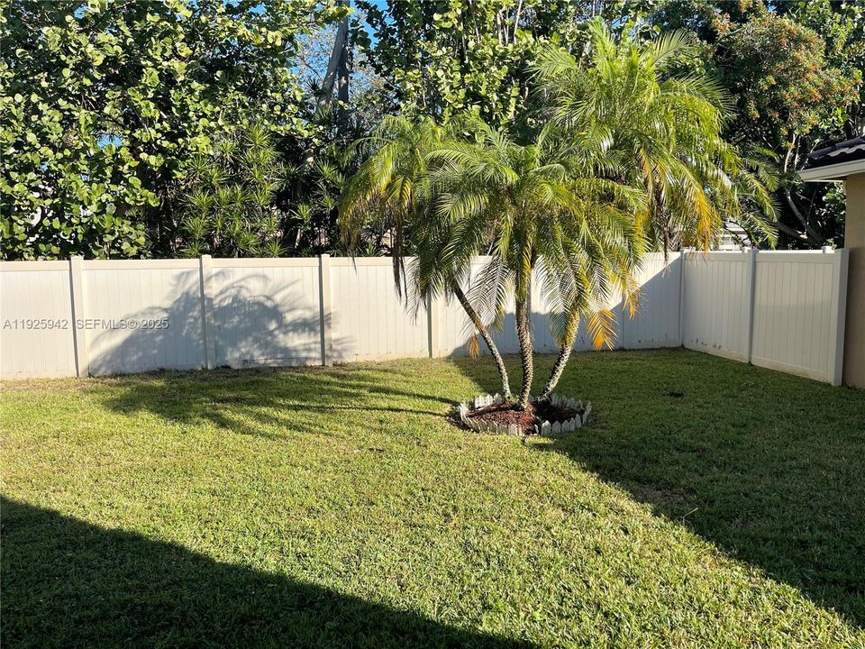 出租: $3,500 (4 贝兹, 2 浴室, 1852 平方英尺)