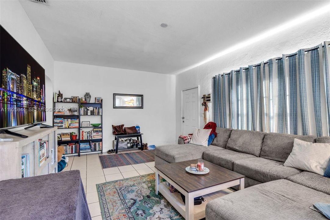 For Sale: $625,000 (2 beds, 1 baths, 1103 Square Feet)