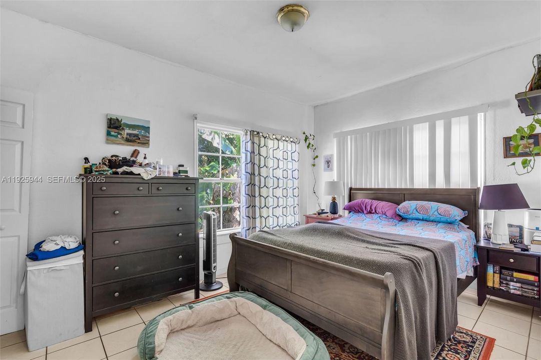 For Sale: $625,000 (2 beds, 1 baths, 1103 Square Feet)