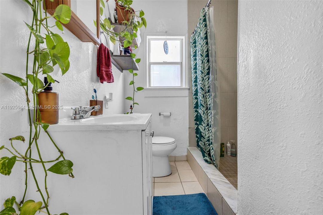 For Sale: $625,000 (2 beds, 1 baths, 1103 Square Feet)